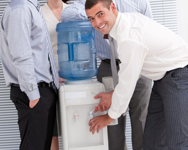 Est-il obligatoire d’installer une fontaine à eau en entreprise ?