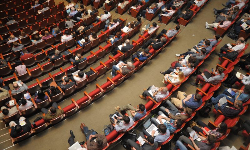 Où peut-on louer du matériel de conférence à Paris ?